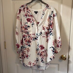 Torrid Cream and Pink Floral Blouse Relaxed Fit